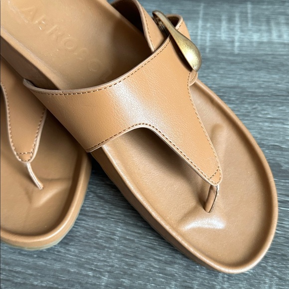 AEROSOLES Tan Sandals with Gold Accent - Picture 2 of 9